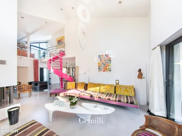 Propriété 7 pièces 220 m²
