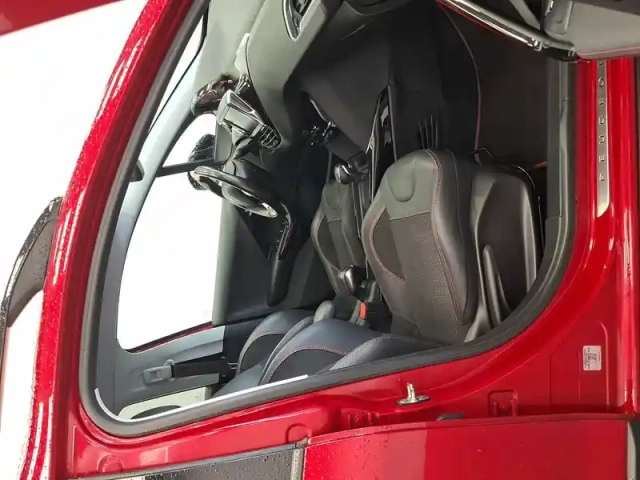 Peugeot 2008 bluehdi 120ch s&amp;s eat6 — photo 16