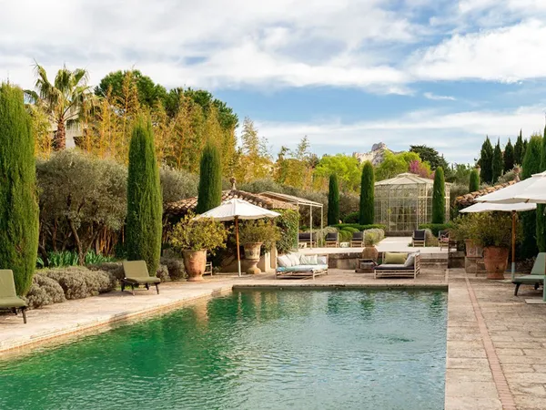 Propriété d'exception à louer au centre de Saint Rémy de Provence 6 chambres, piscine chauffée, gard