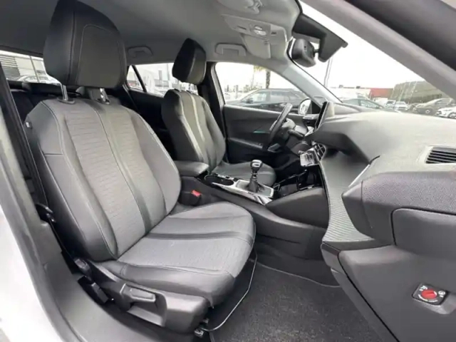 Peugeot 2008 1.2 100 allure — photo 14