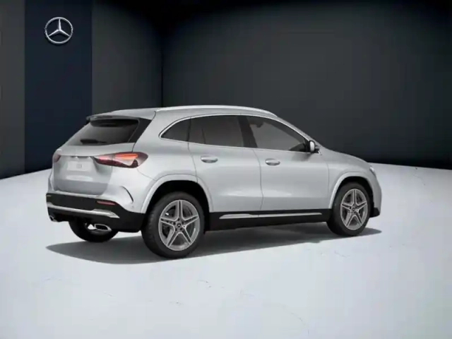 Mercedes Gla 200 d amg line — photo 20