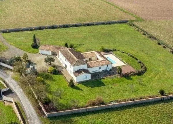 Maison 11 pièces 408 m²