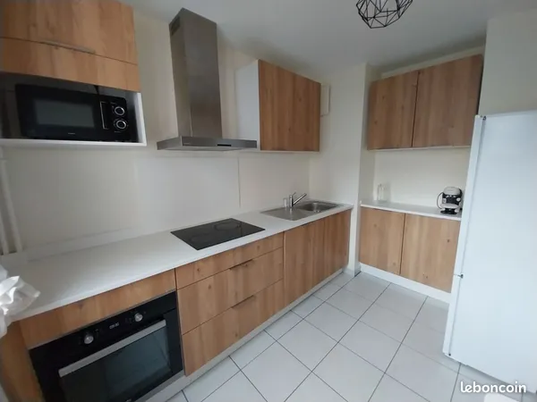 Colocation 3 chambres, parking et terrasse