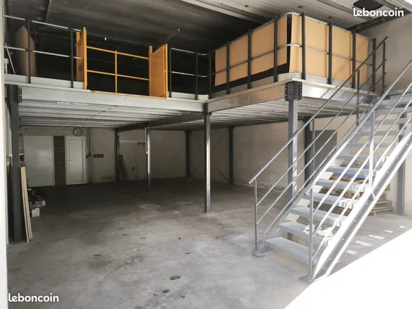 À louer - Entrepôt industriel 242 m² avec bureau et mezzanine