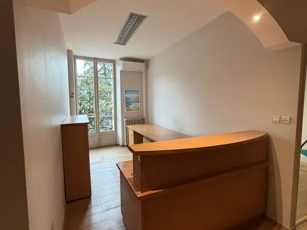 Bureau 65 m²