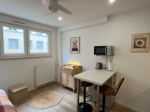 Studio entièrement refait à neuf 16,35m2