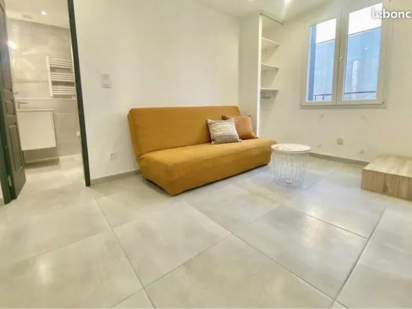 Studio meublé secteur capucins à deux pas des berges de l'Aude