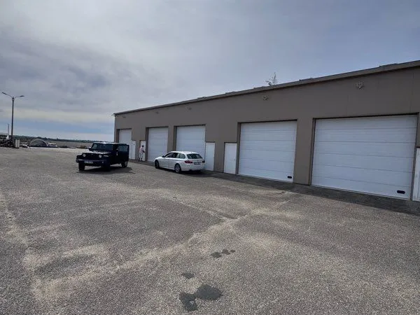 Local d'activité / bâtiment industriel 803 m² - Mézériat - Accès poids lourds