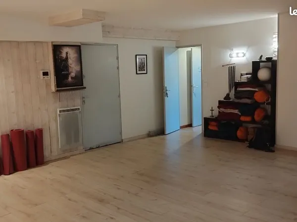 Local / Salle d'activité (danse, méditation, theatre, arts martiaux, groupes...)