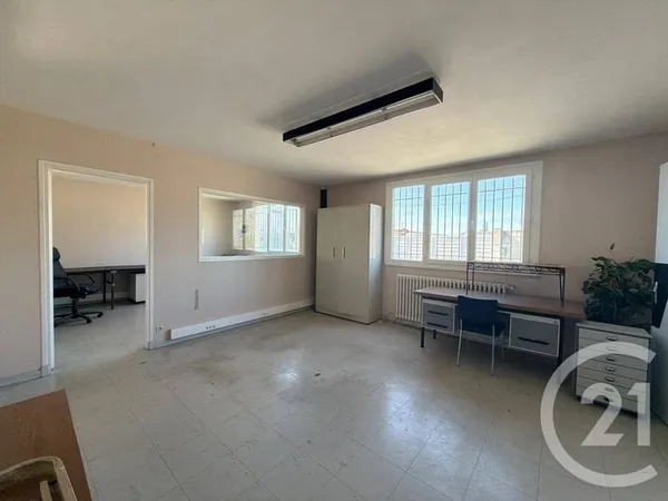 Appartement 1 pièce 550 m²