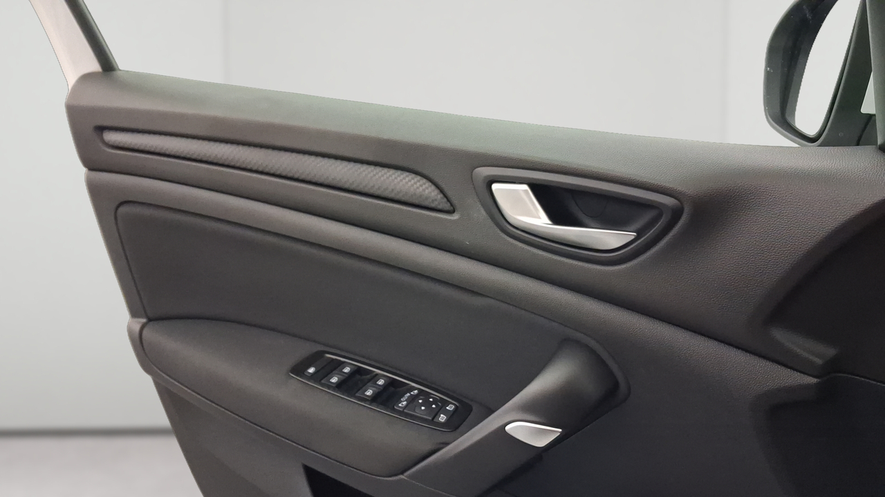 Renault Mégane IV Berline Blue dCi 115 — photo 20