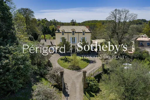 Maison 14 pièces 420 m²