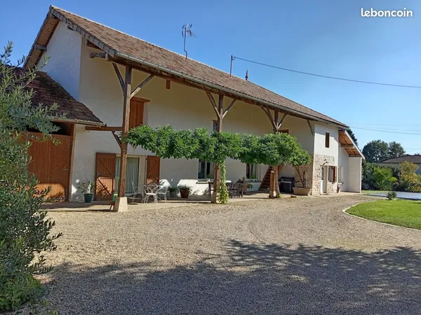 Charmant corps de ferme rénové du 19eme siecle : 140m2, piscine, dépendances et terrain constructibl