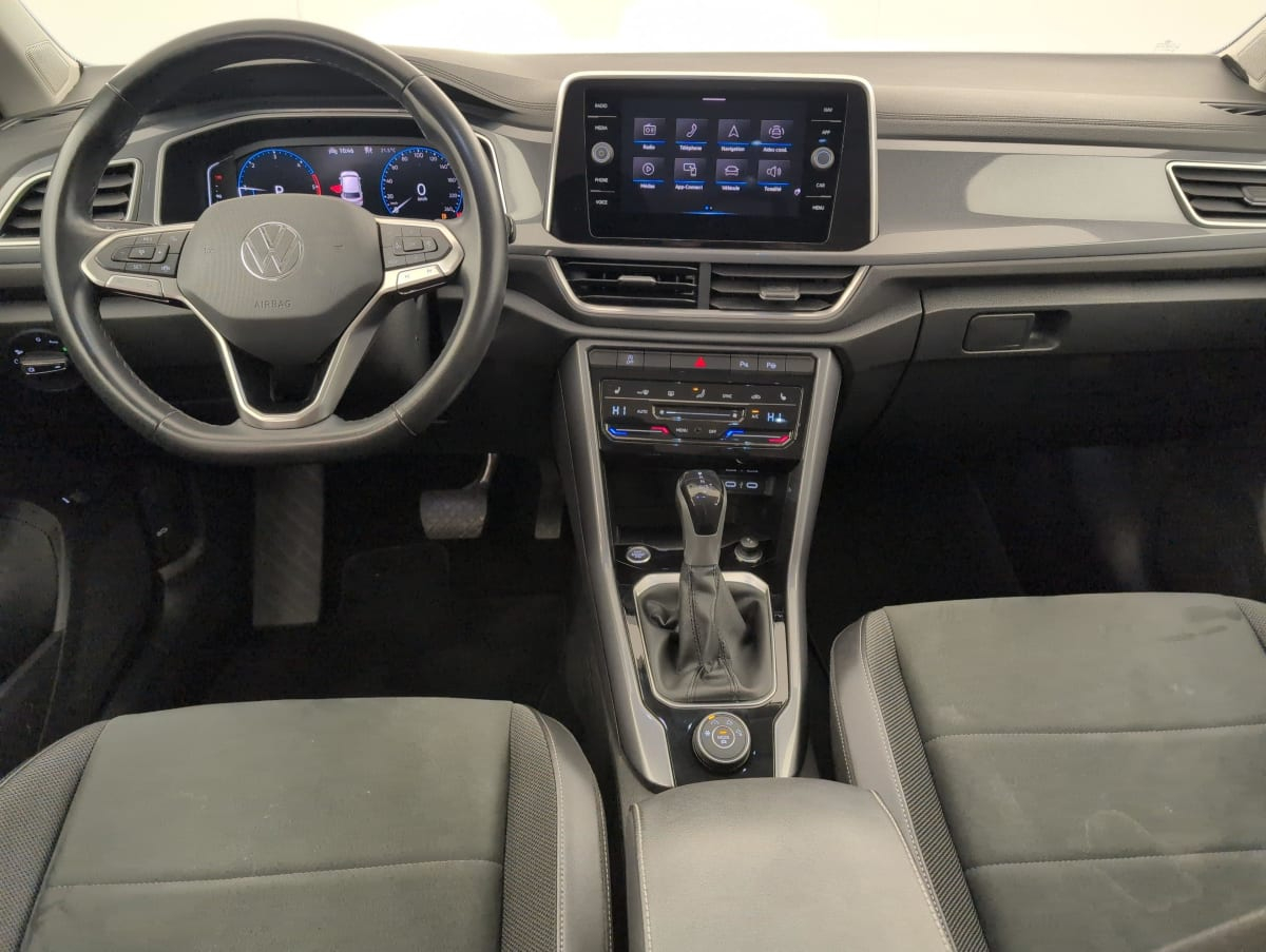 Volkswagen T-Roc — photo 14