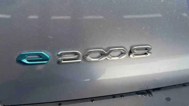 Peugeot 2008 moteur électrique 136 ch — photo 24