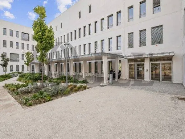 Bureau 566 m²