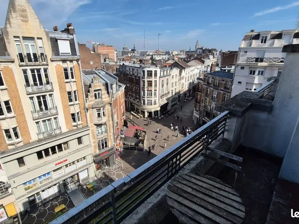 Lille République Beaux-arts : T2 lumineux de 43m2 à rénover avec balcon