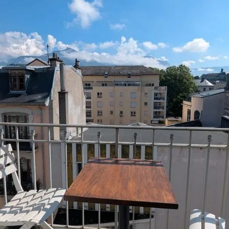 T2 meublé et rénové en location proche de la gare