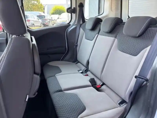 Ford Tourneo Courier 1.5 tdci 100ch ambiente — photo 12