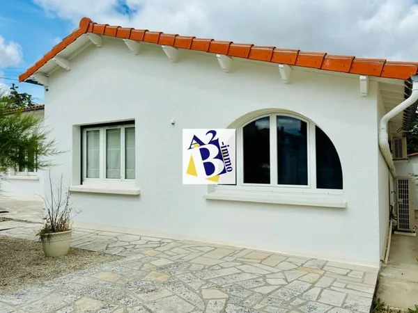 RARE SUR LE SECTEUR! MAISON DE PLAIN PIED AVEC GRAND PARC ARBORE AU COEUR DE L'ISLE D'ESPAGNAC