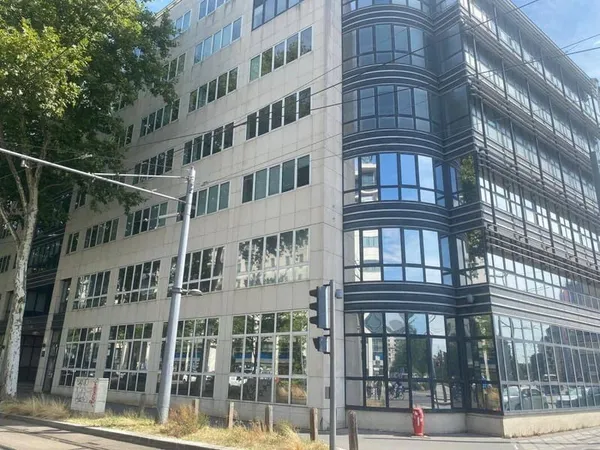 Bureaux 1347 m²