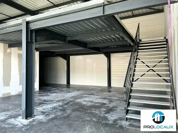 Local d'activité 241 m²