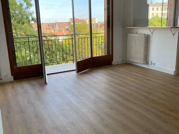T2 60 m² entièrement rénové - balcon filant - vue jardin - ascenseur - gardien
