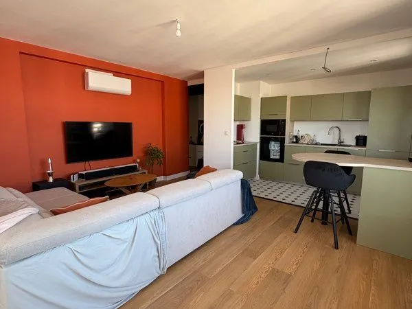 T3 67 m² rénové - 10e ét. Vue dégagée - Cusset métro