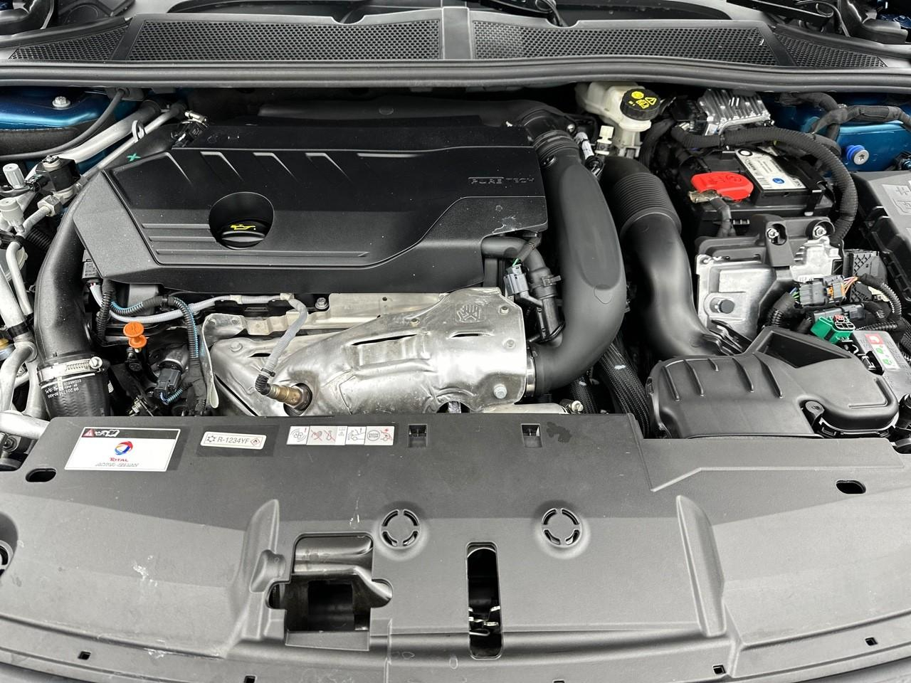 Peugeot 408 phev 180 e-eat8 gt — photo 13
