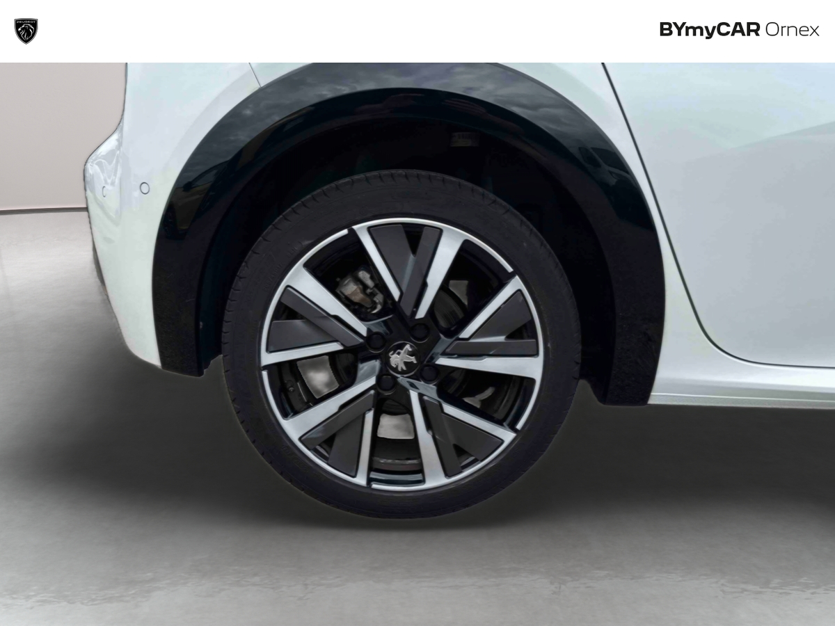 Peugeot 208 PureTech 100 S&amp;S EAT8 — photo 16