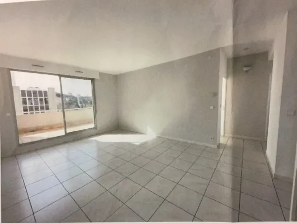 Loue grand P2 Nîmes quartier Jean Jaurès
