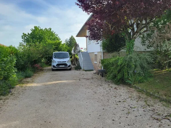 Maison de 105 M2 dans un endroit calme, verdoyant; lumineux