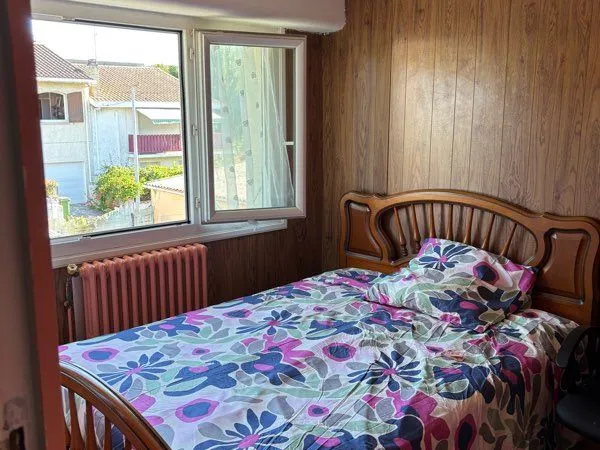 À louer une chambre meublée pour une fille étudiante