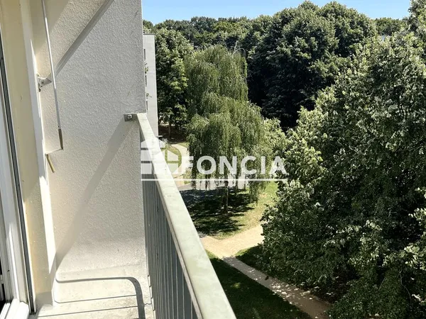 Appartement de type 5 avec balcon et parking en sous-sol