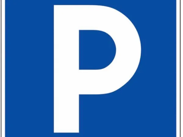 Place parking extérieure
