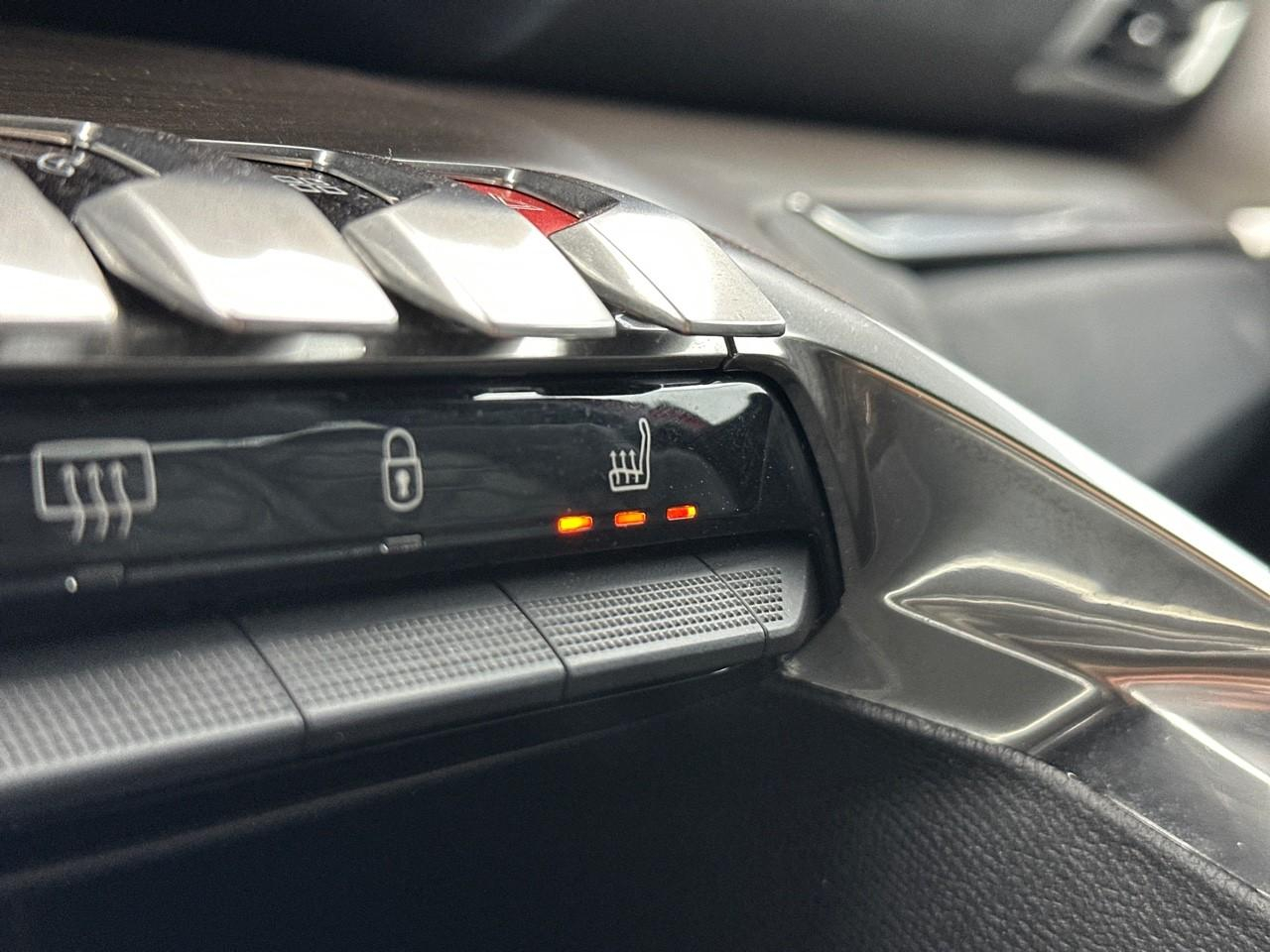 Peugeot 3008 hybrid4 300 e-eat8 gt — photo 28