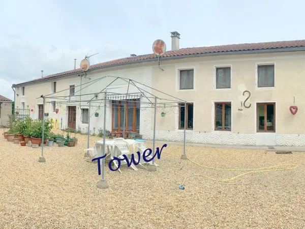 FONTAINE CHALENDRAY 17510 - Maison 11 piéces de 350 m2 habitables sur un terrain de 4200 m2