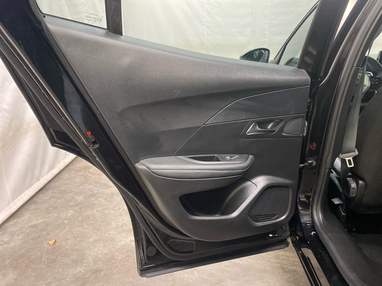 Peugeot 2008 puretech 130 s&s eat8 allure — photo 27