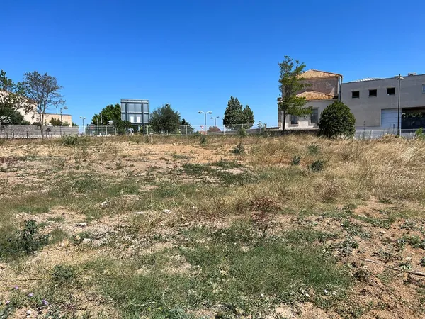 Terrain 374 m²