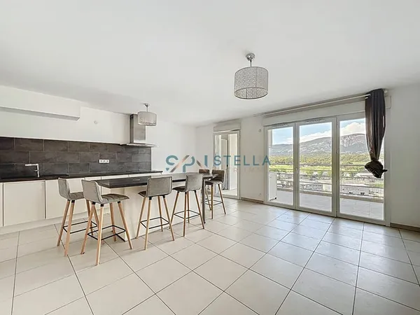 T4 dernier étage avec garage box, Idéal investissement locatif !