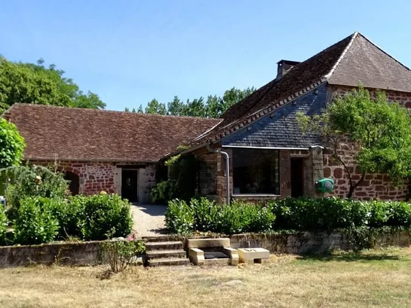 20 mn Objat, 10 mn Juillac, petit hameau calme