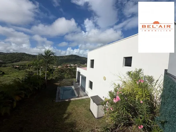 LE VAUCLIN Quartier Sigy : Ravissante villa F4 avec piscine