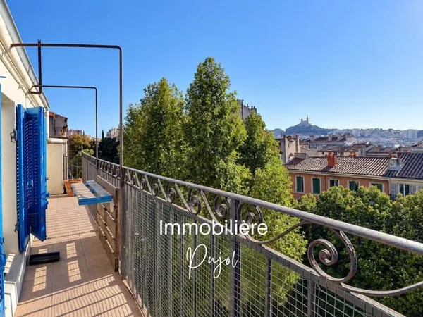 Cours Julien 13006 - Grand T2 meublé avec balcon