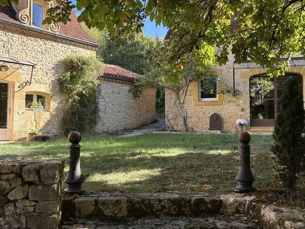 Ancien corps de ferme rénové, piscine