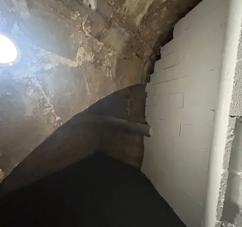 Caves a louer, rue du fbg st denis paris 10