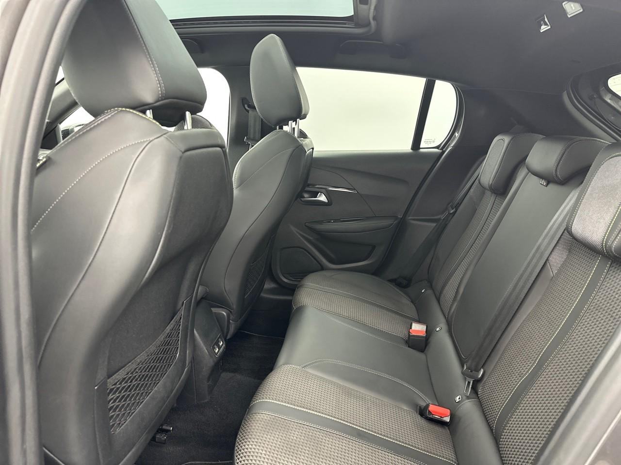 Peugeot 208 puretech 100 s&s eat8 gt — photo 12