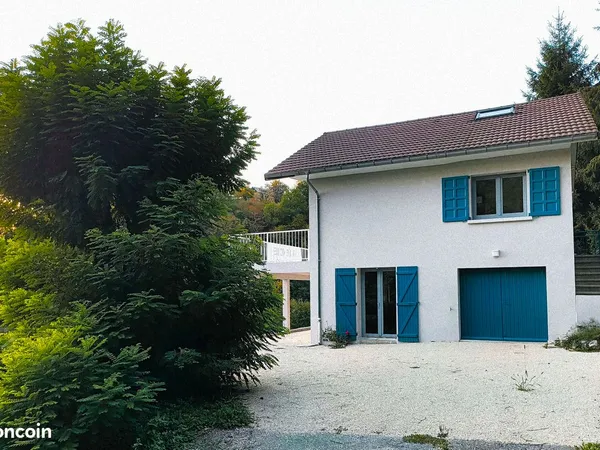 Maison rénovée de 100m2 avec vue panoramique sur le lac d'Aiguebelette + Studio indépendant en optio