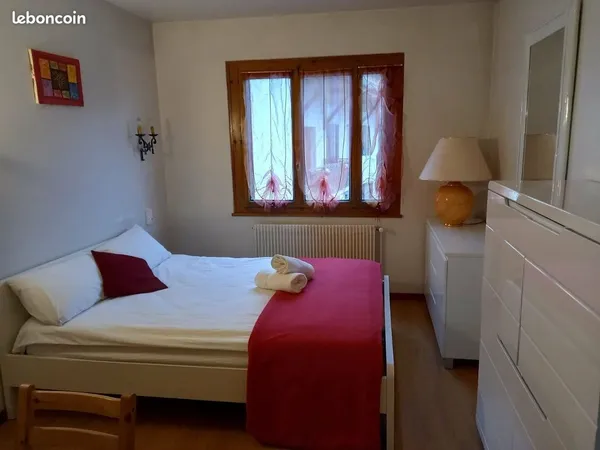 Chambre meublée dans la villa