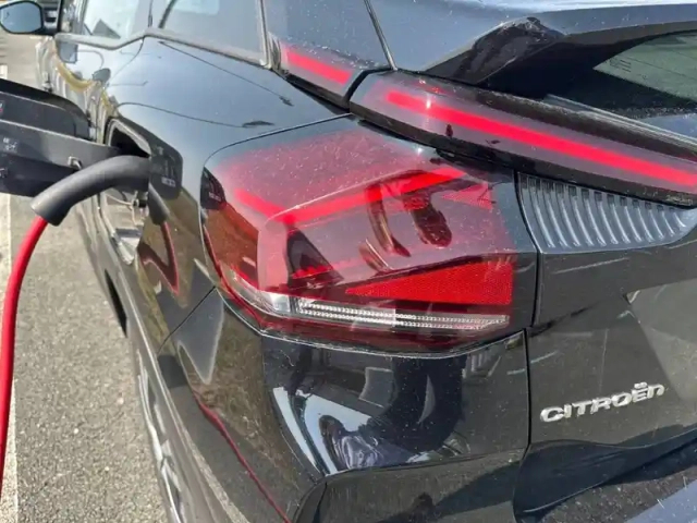 Citroën C4 e- 136 ch automatique — photo 17