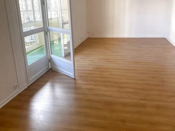 BEL APPARTEMENT LUMINEUX ET PRET A VIVRE AU CENTRE-VILLE DE